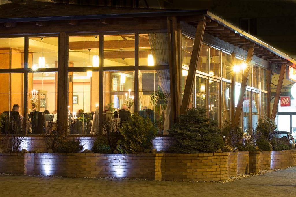 Restaurant Pensiune Bucovina Moldvahosszúmező Kültér fotó